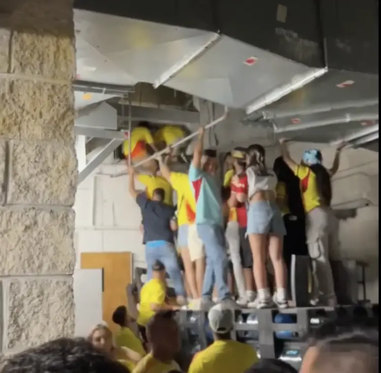 Copa America Fans Climb Through Vent To Enter Miami Stadium Hvac Copa america fans climb